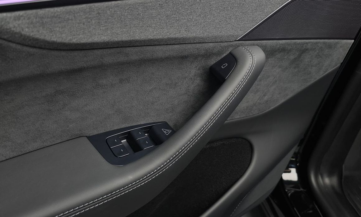 Tesla Model Y 2025