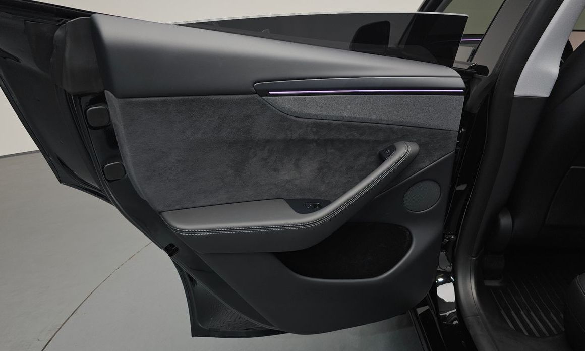 Tesla Model Y 2025