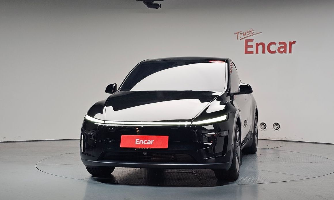 Tesla Model Y 2025