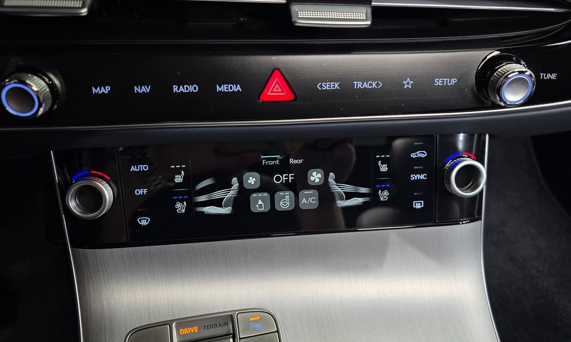 Genesis GV70 2025