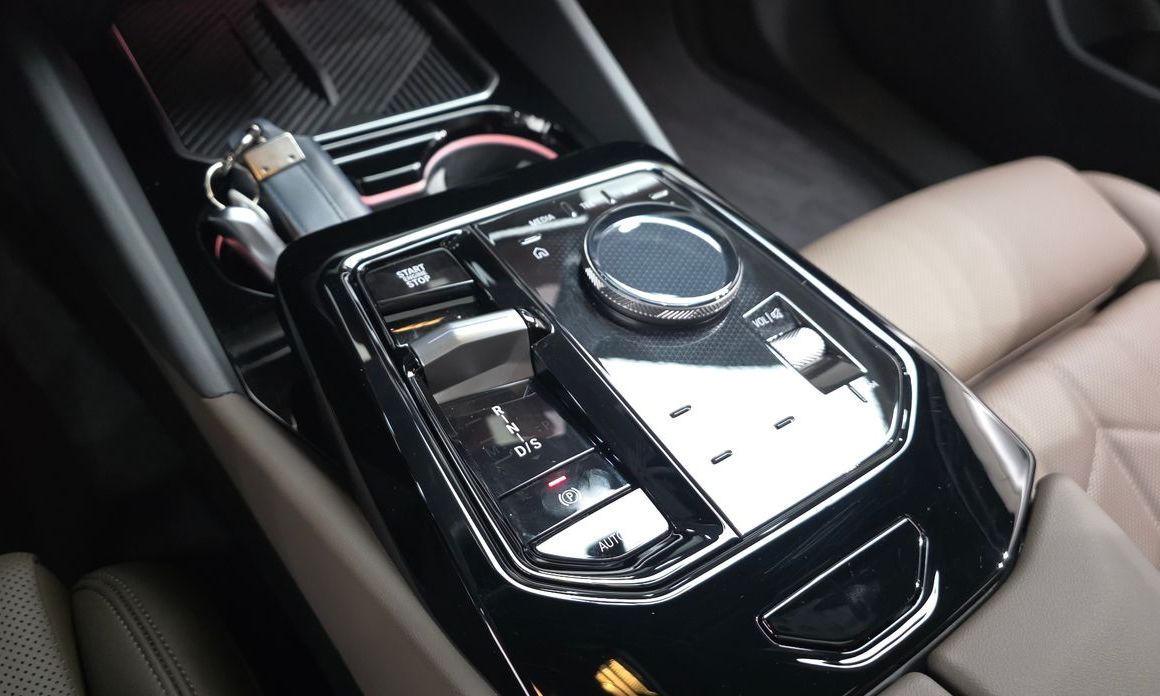 BMW 5-Series 2025