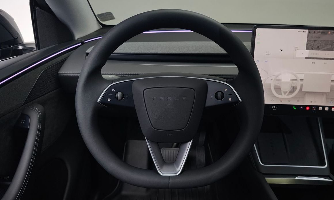 Tesla Model Y 2025