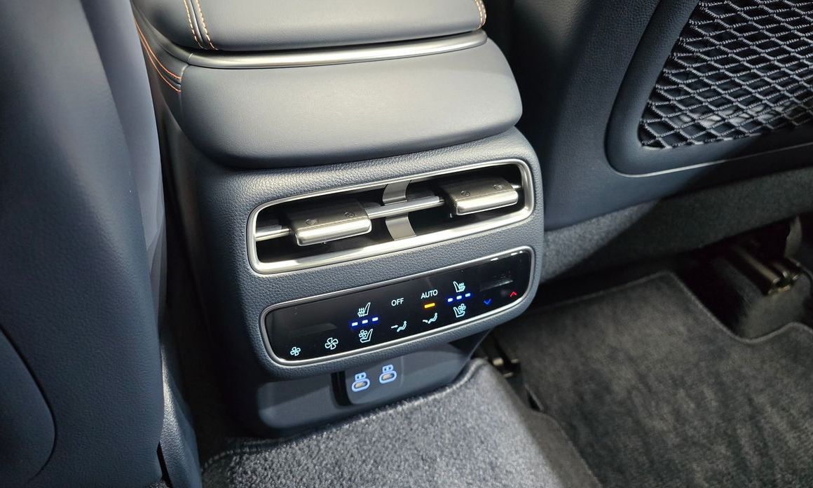 Genesis GV70 2025