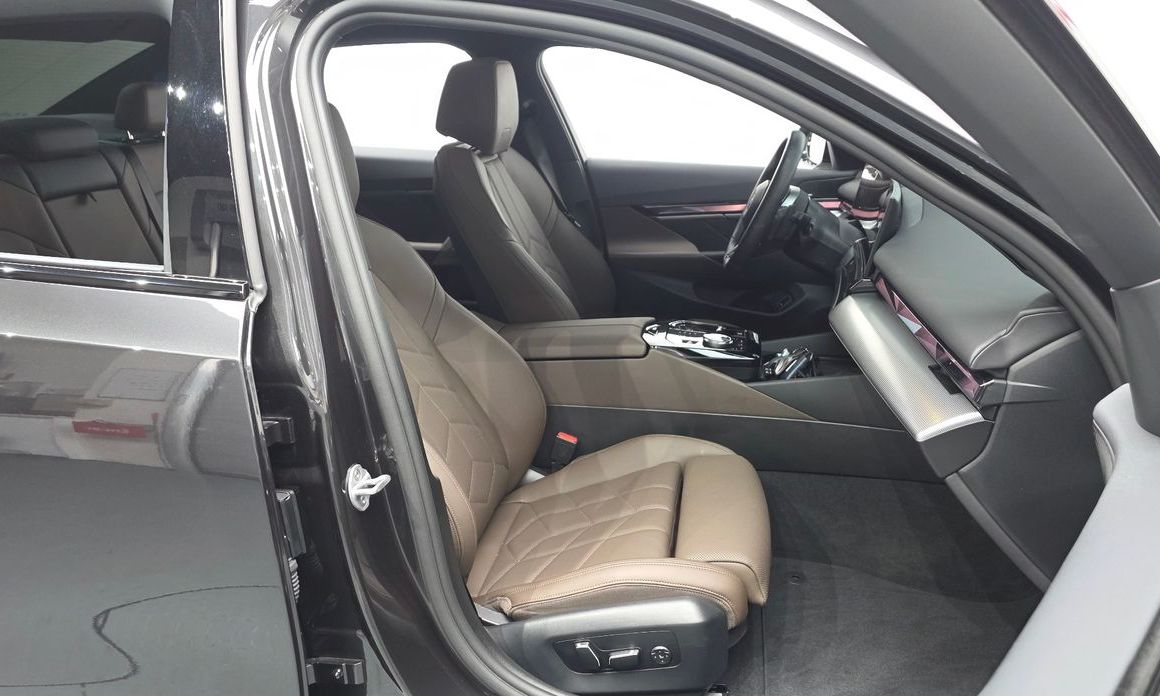 BMW 5-Series 2025