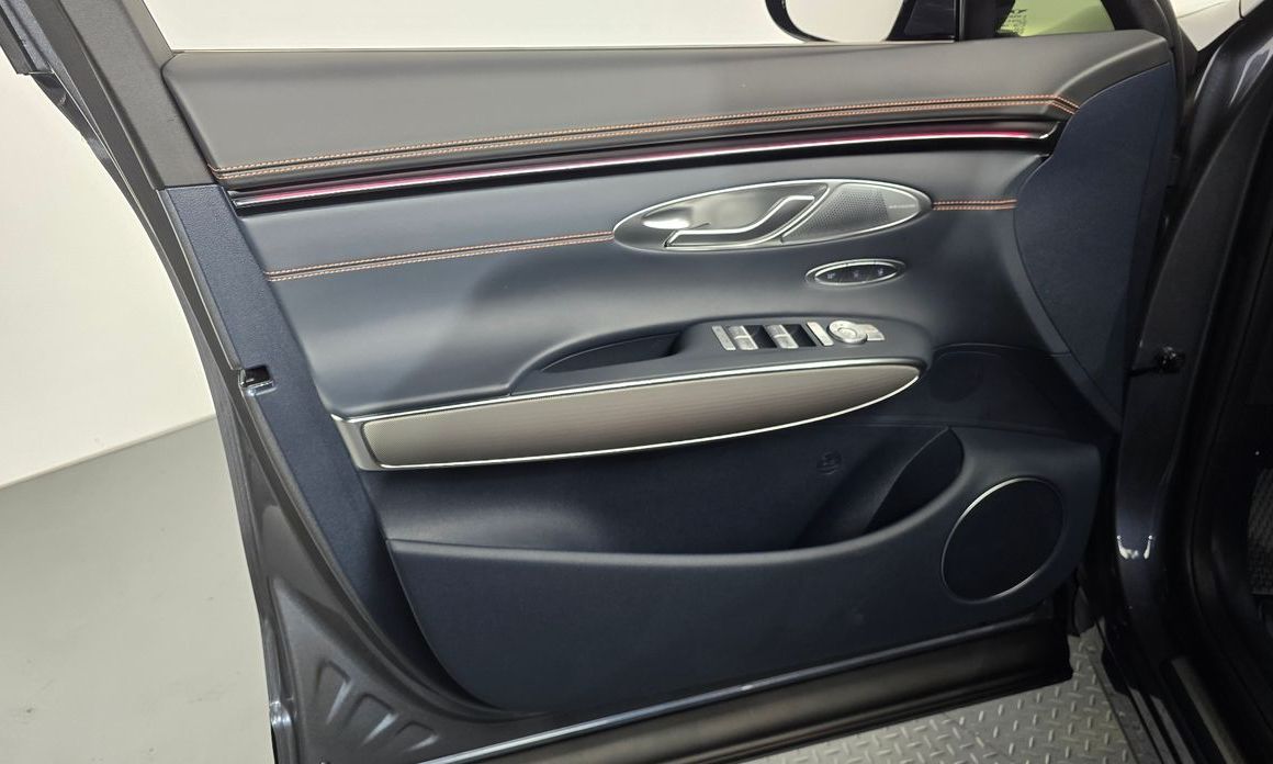 Genesis GV70 2025