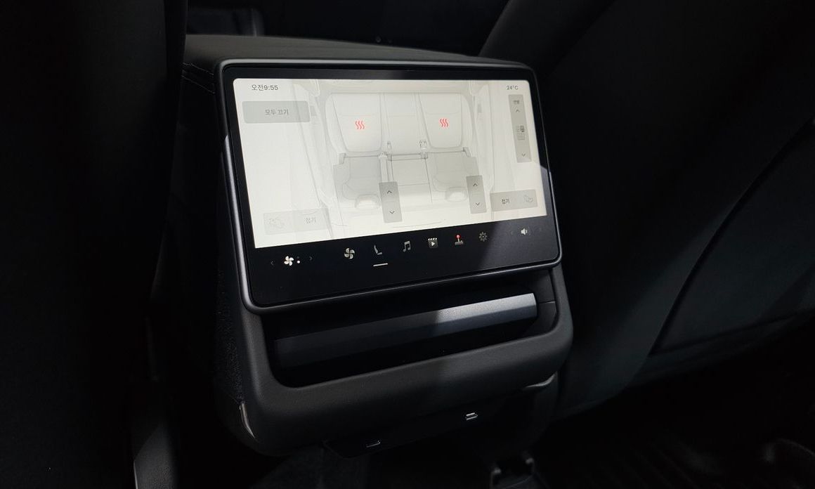 Tesla Model Y 2025