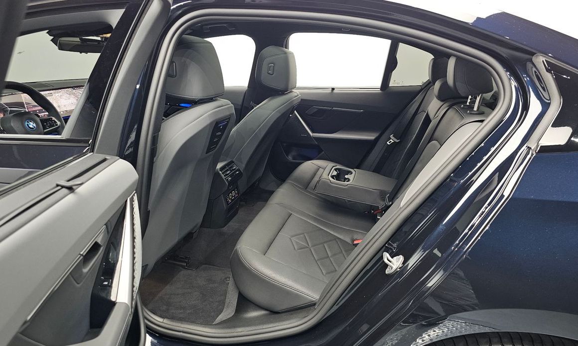 BMW 5-Series 2025