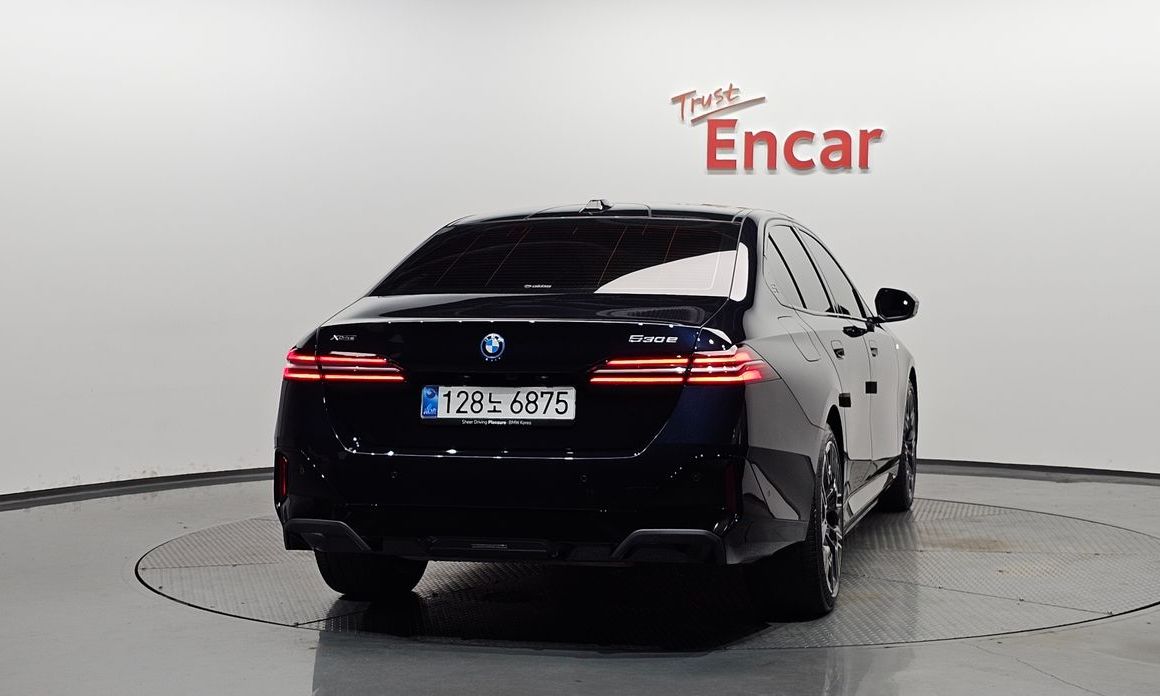 BMW 5-Series 2025