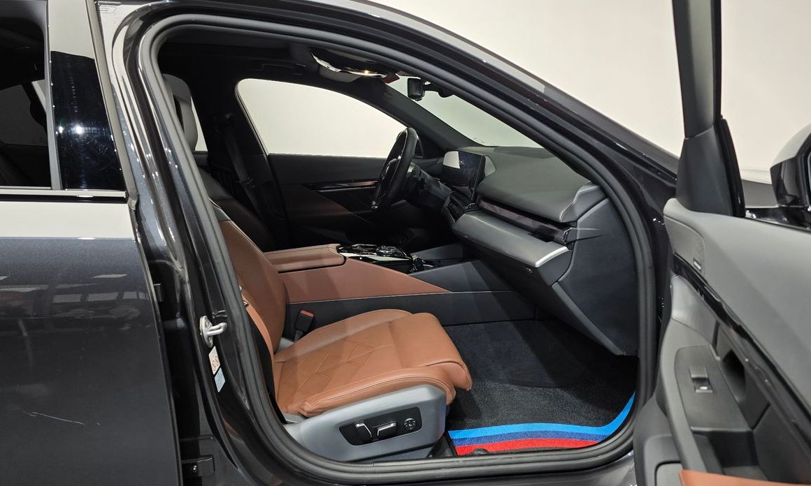 BMW 5-Series 2024