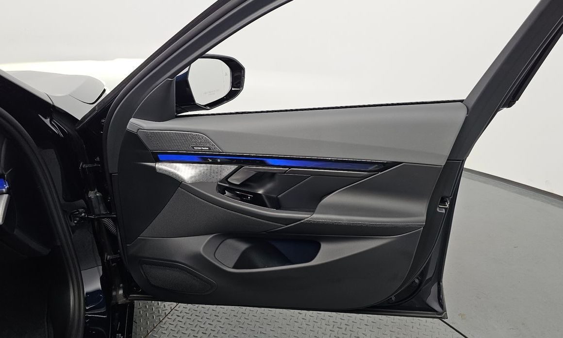 BMW 5-Series 2025