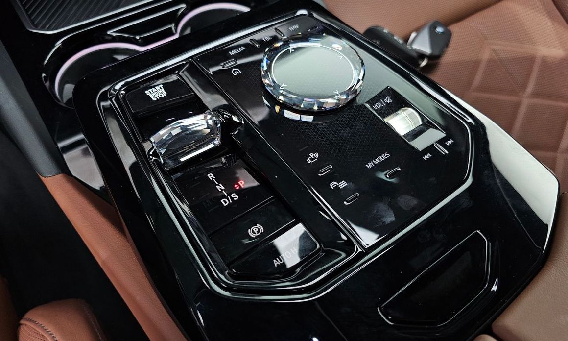 BMW 5-Series 2025
