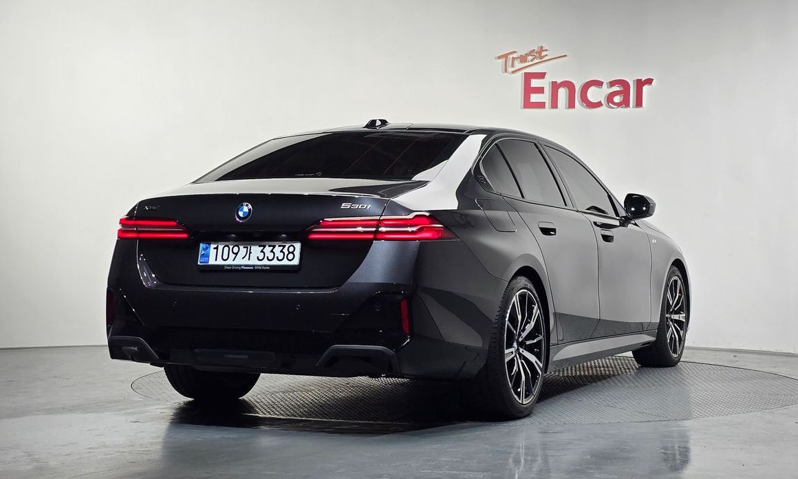 BMW 5-Series 2024
