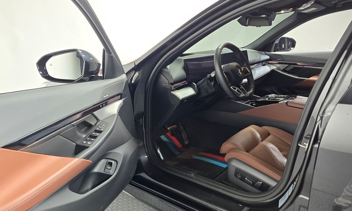 BMW 5-Series 2024