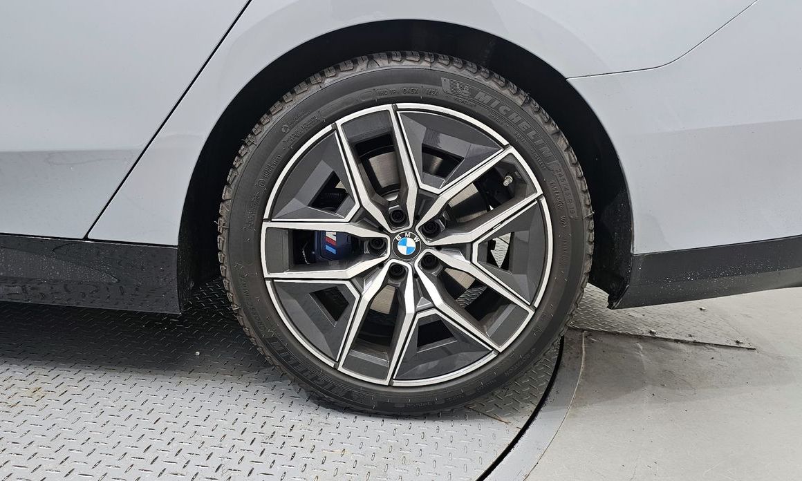 BMW 5-Series 2025