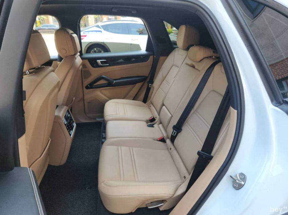Porsche Cayenne 2021