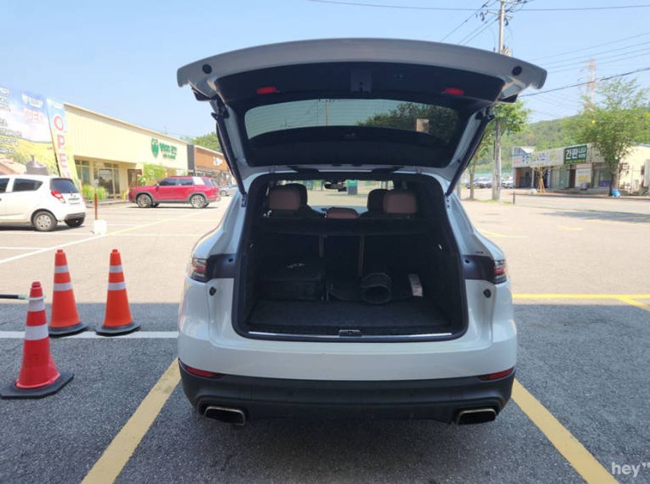 Porsche Cayenne 2021