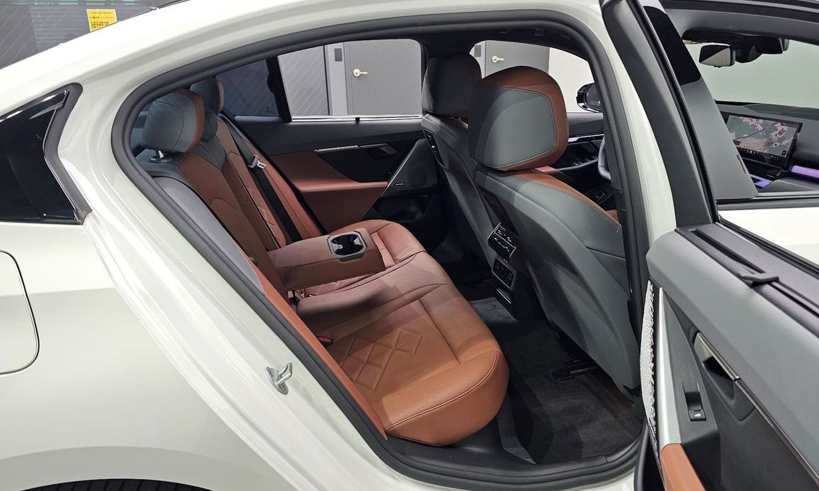 BMW 5-Series 2025