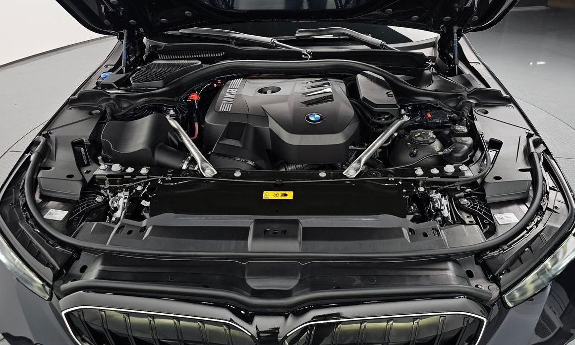 BMW 5-Series 2025