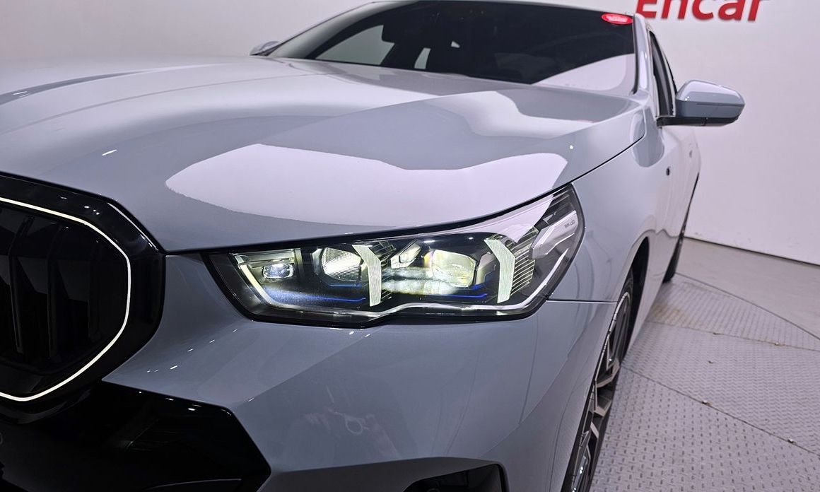 BMW 5-Series 2025