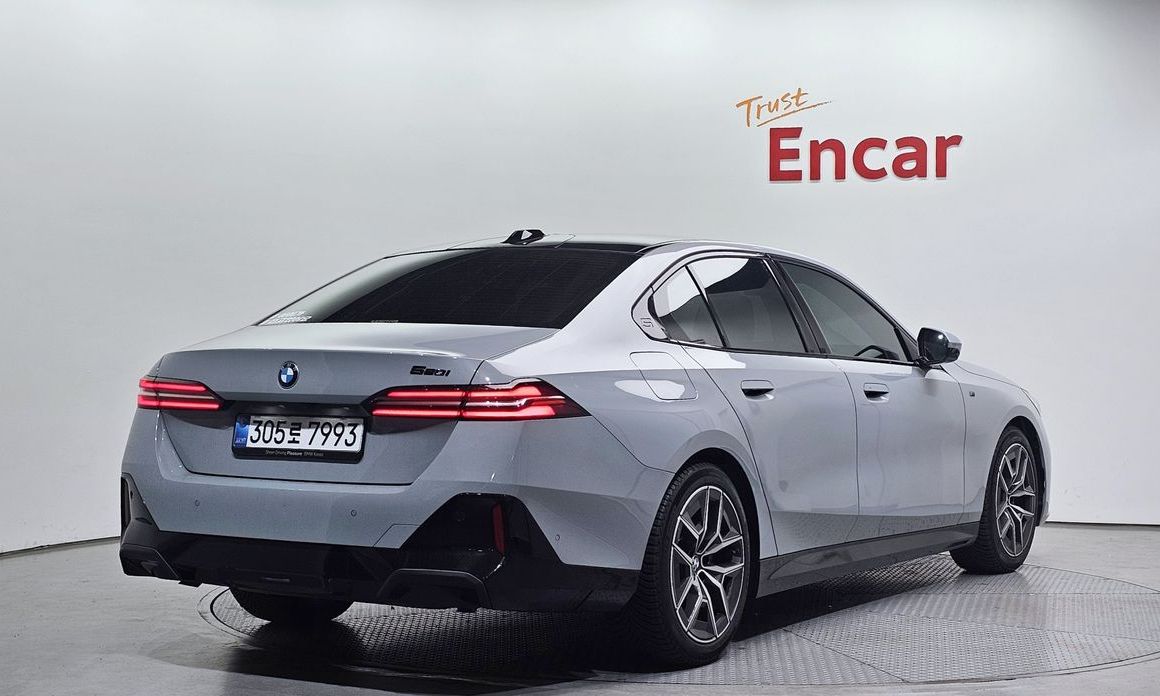 BMW 5-Series 2025
