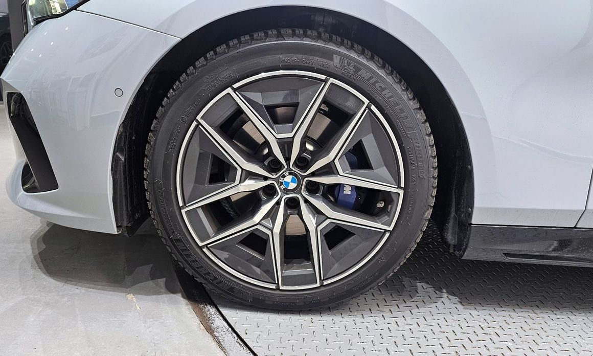 BMW 5-Series 2025