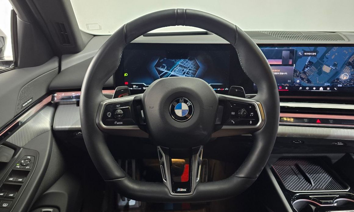 BMW 5-Series 2024