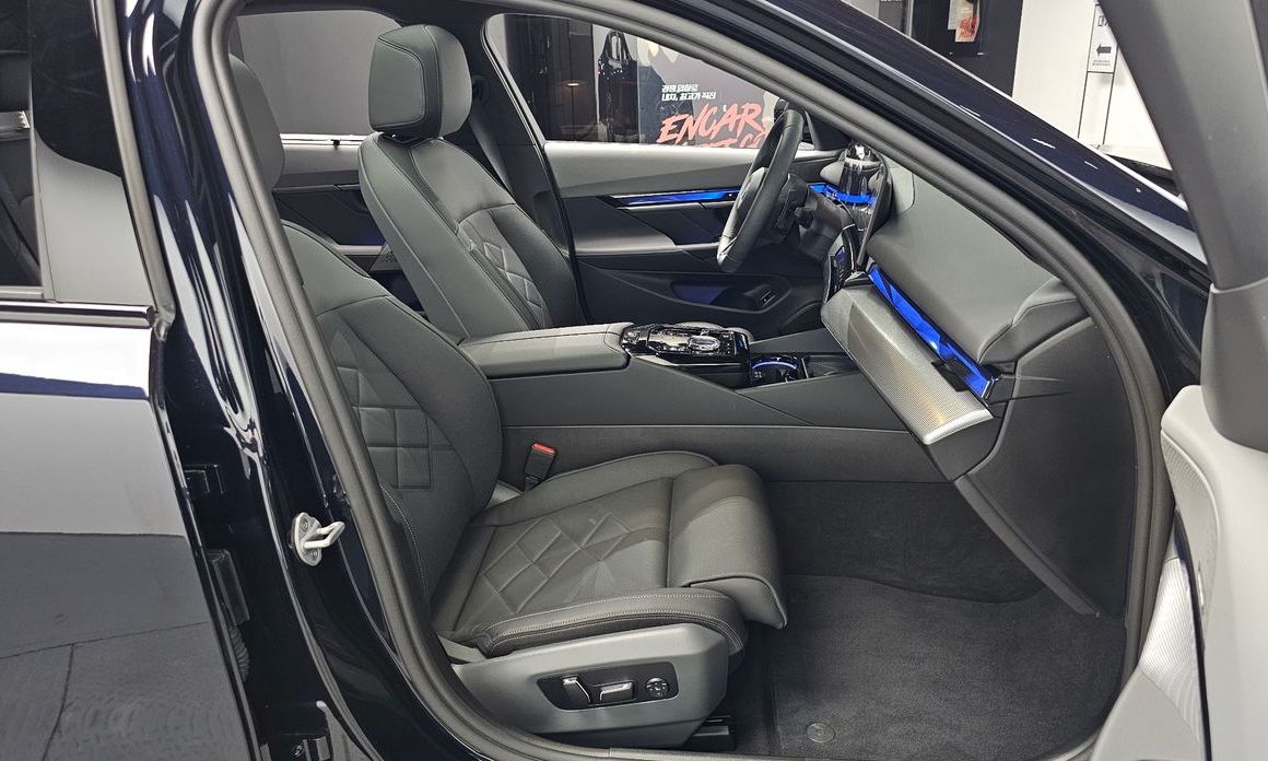 BMW 5-Series 2025