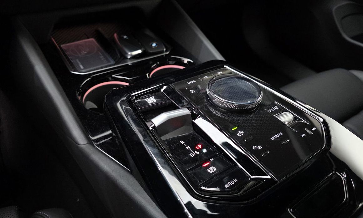 BMW 5-Series 2025