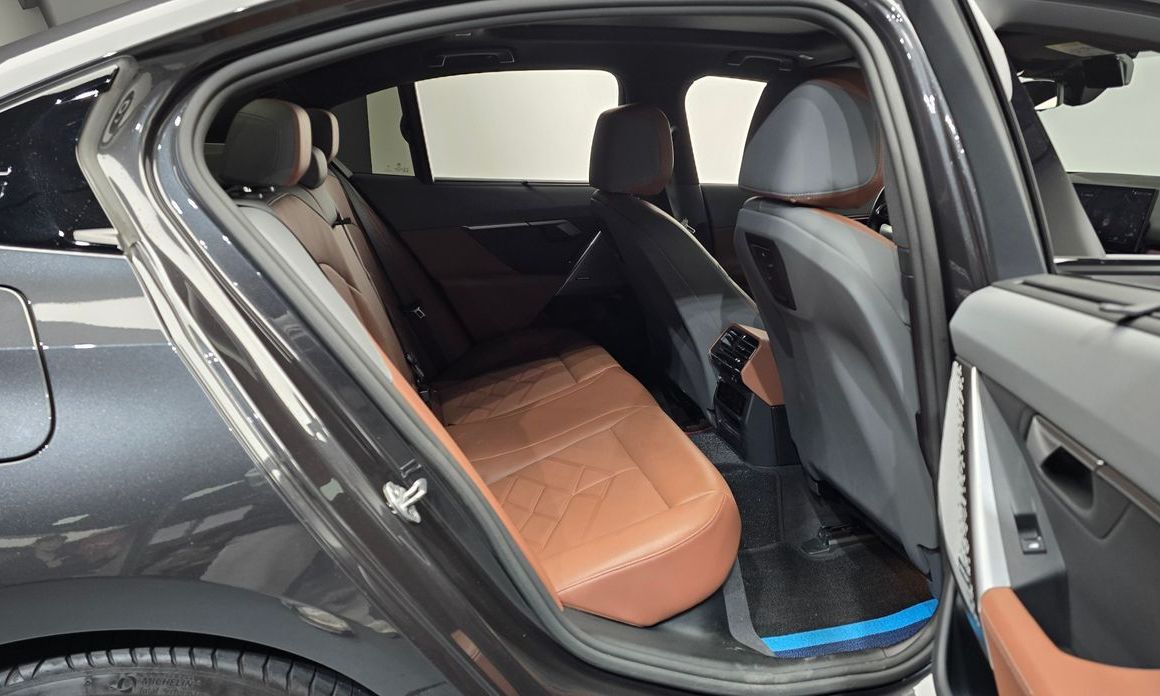 BMW 5-Series 2024
