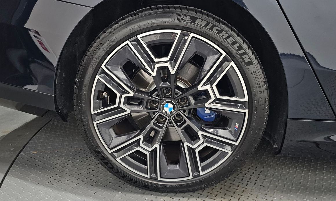 BMW 5-Series 2025