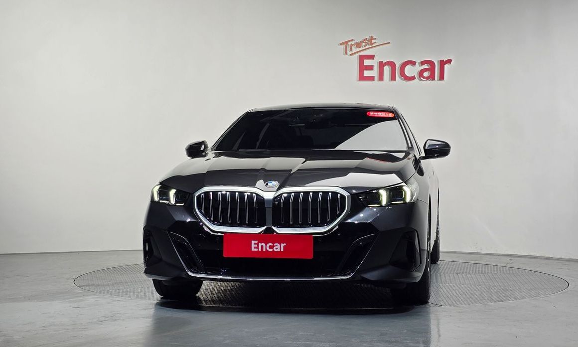 BMW 5-Series 2024