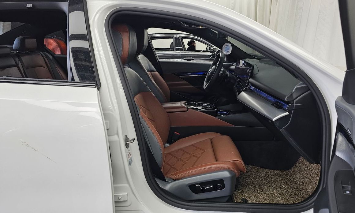 BMW 5-Series 2024