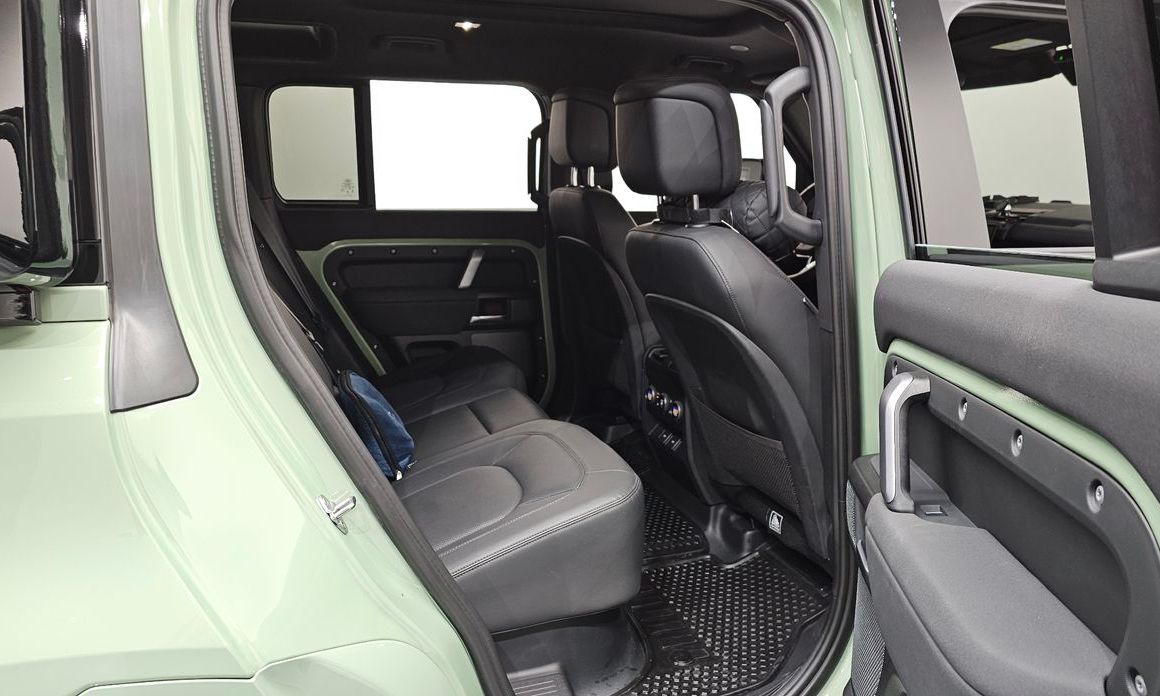 Land Rover Defender 2023