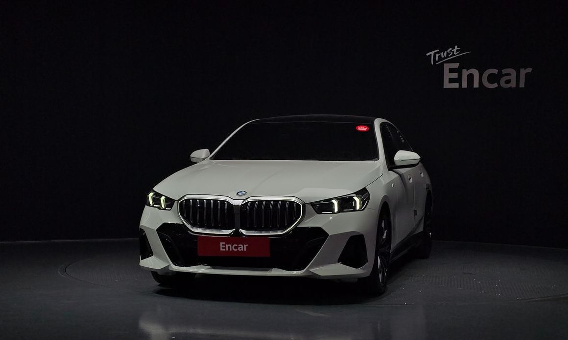 BMW 5-Series 2024