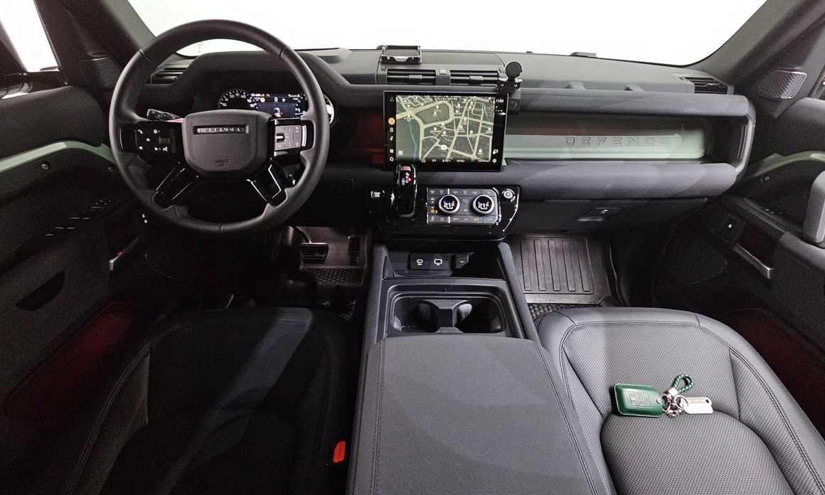 Land Rover Defender 2023