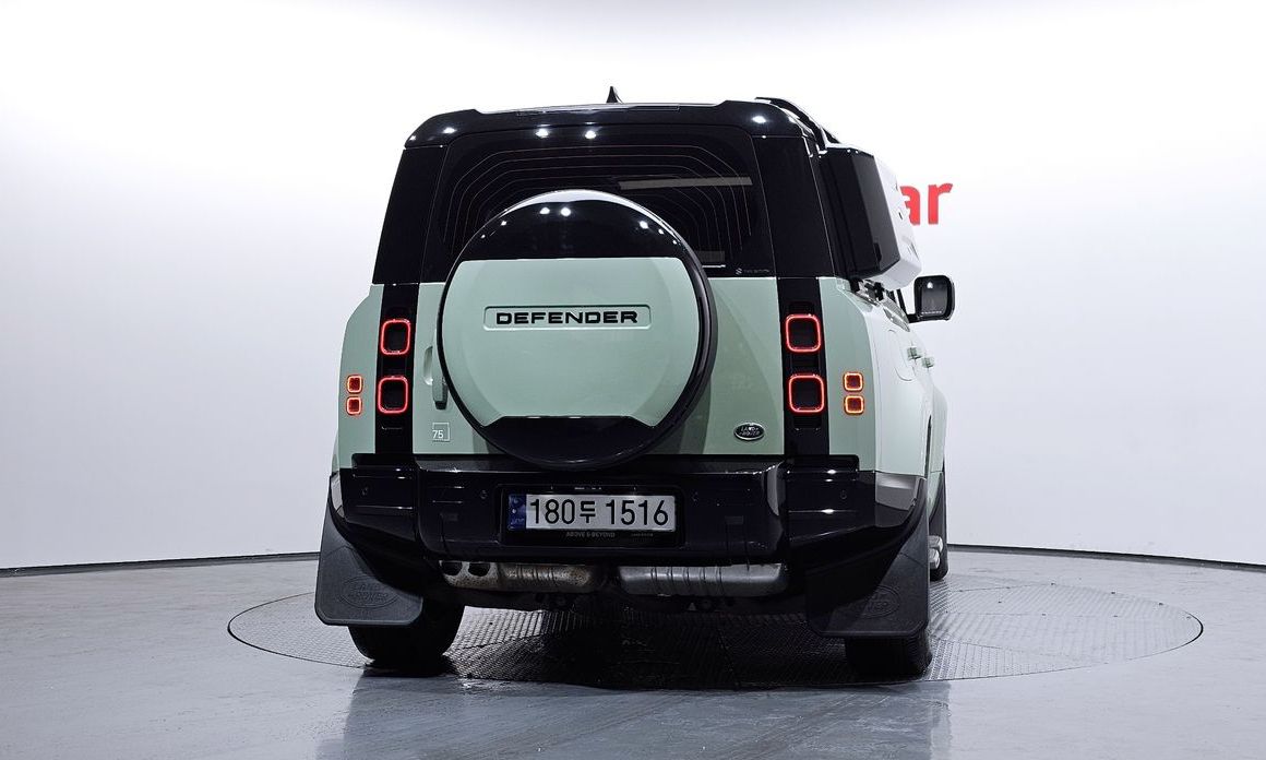 Land Rover Defender 2023