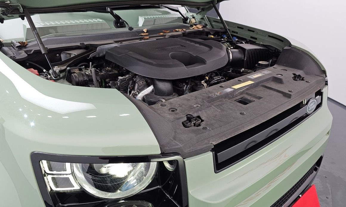 Land Rover Defender 2023