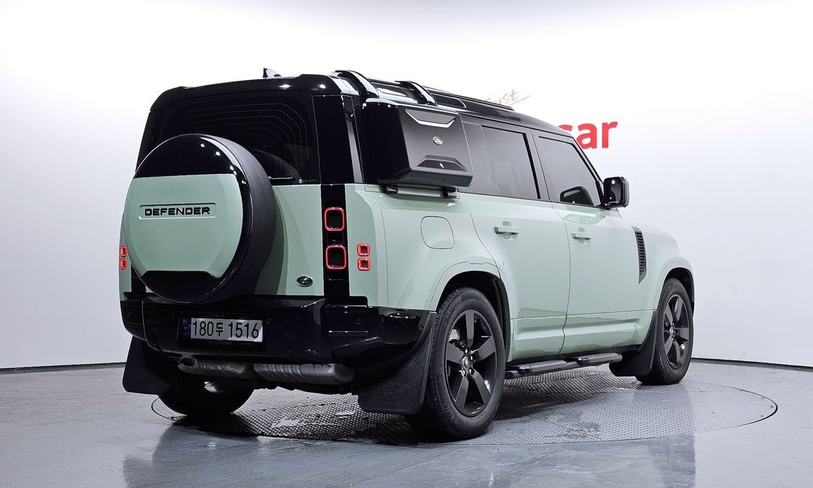 Land Rover Defender 2023