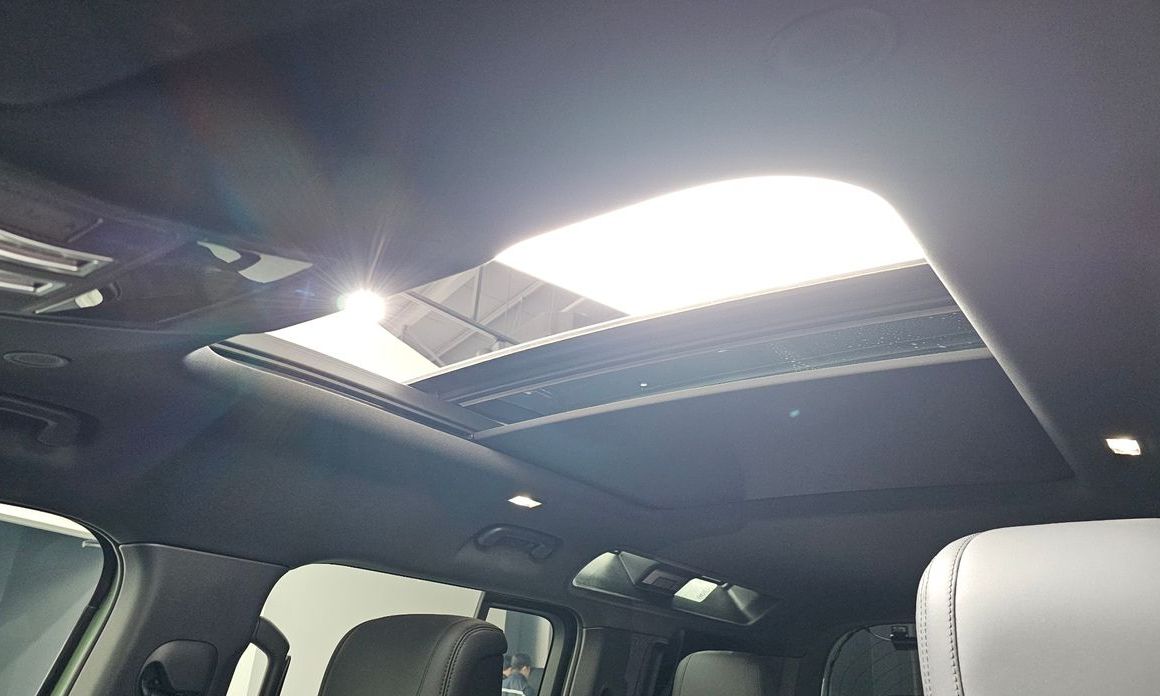 Land Rover Defender 2023
