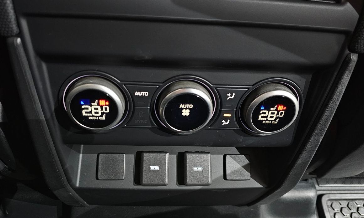 Land Rover Defender 2023