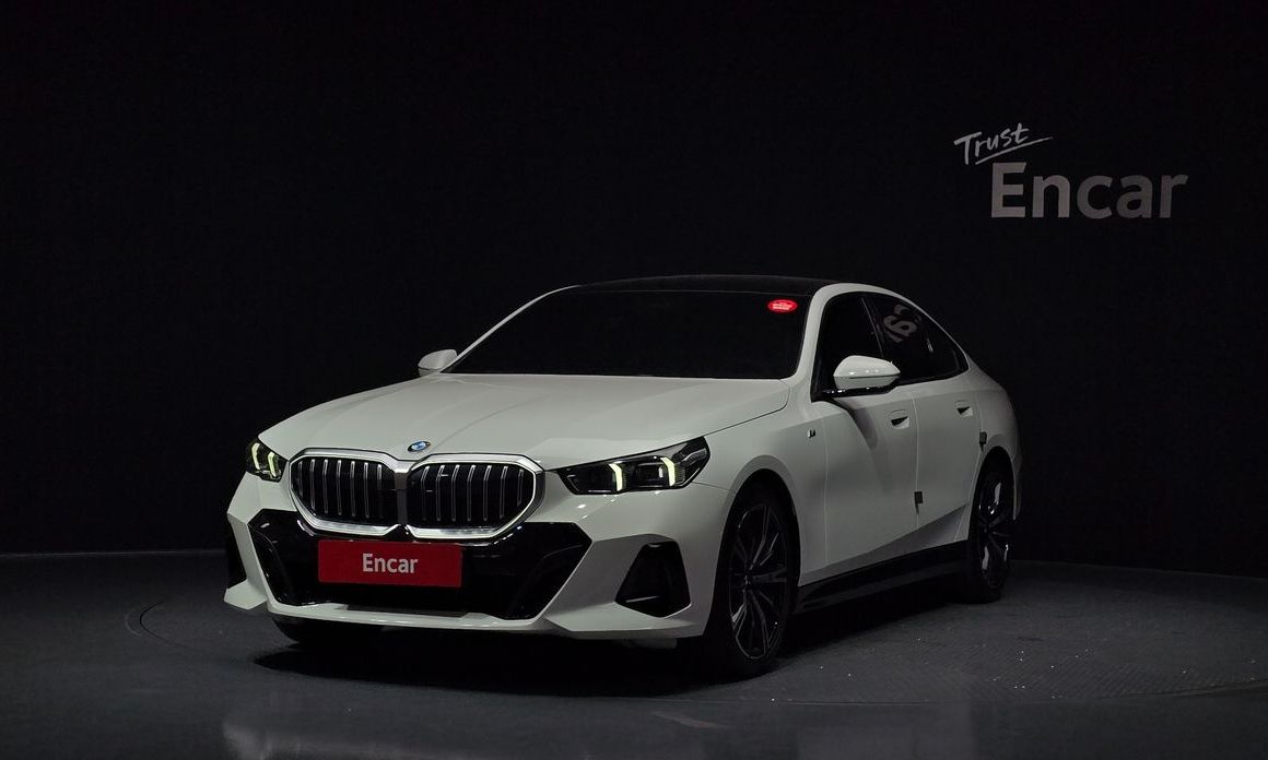 BMW 5-Series 2024