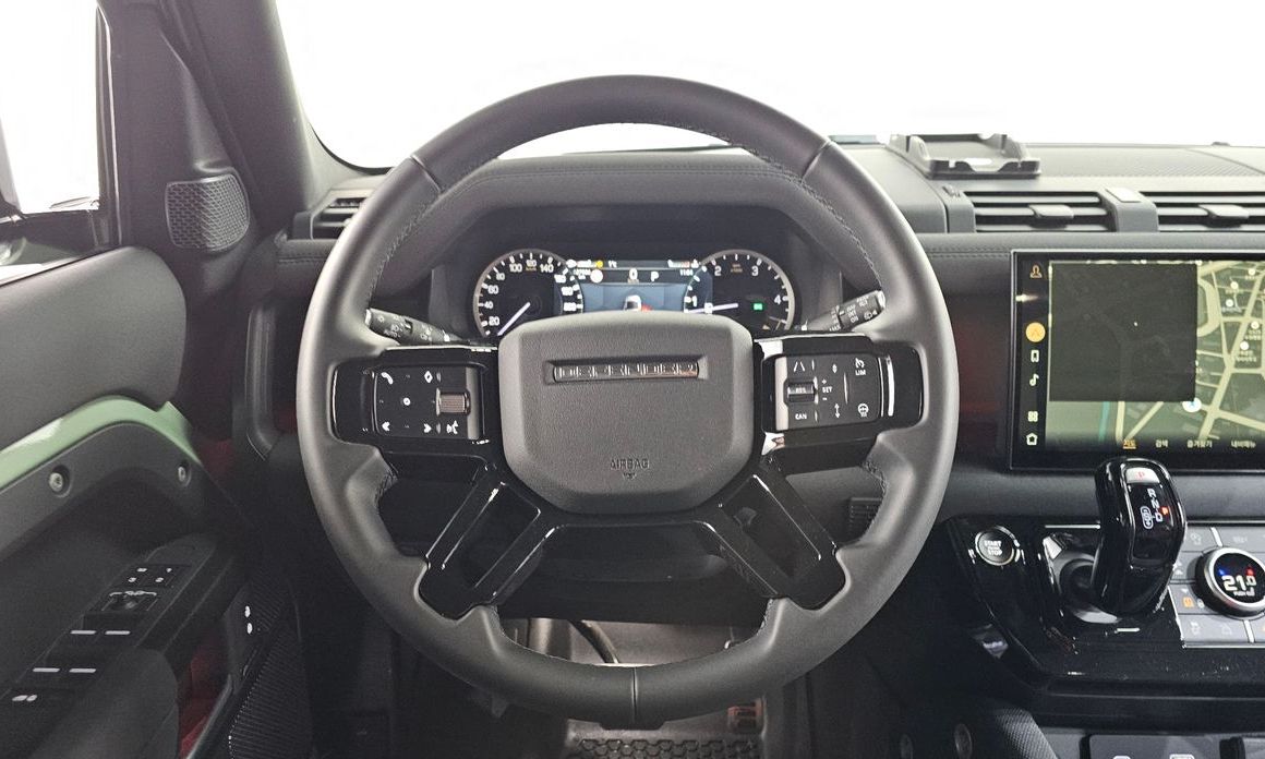 Land Rover Defender 2023