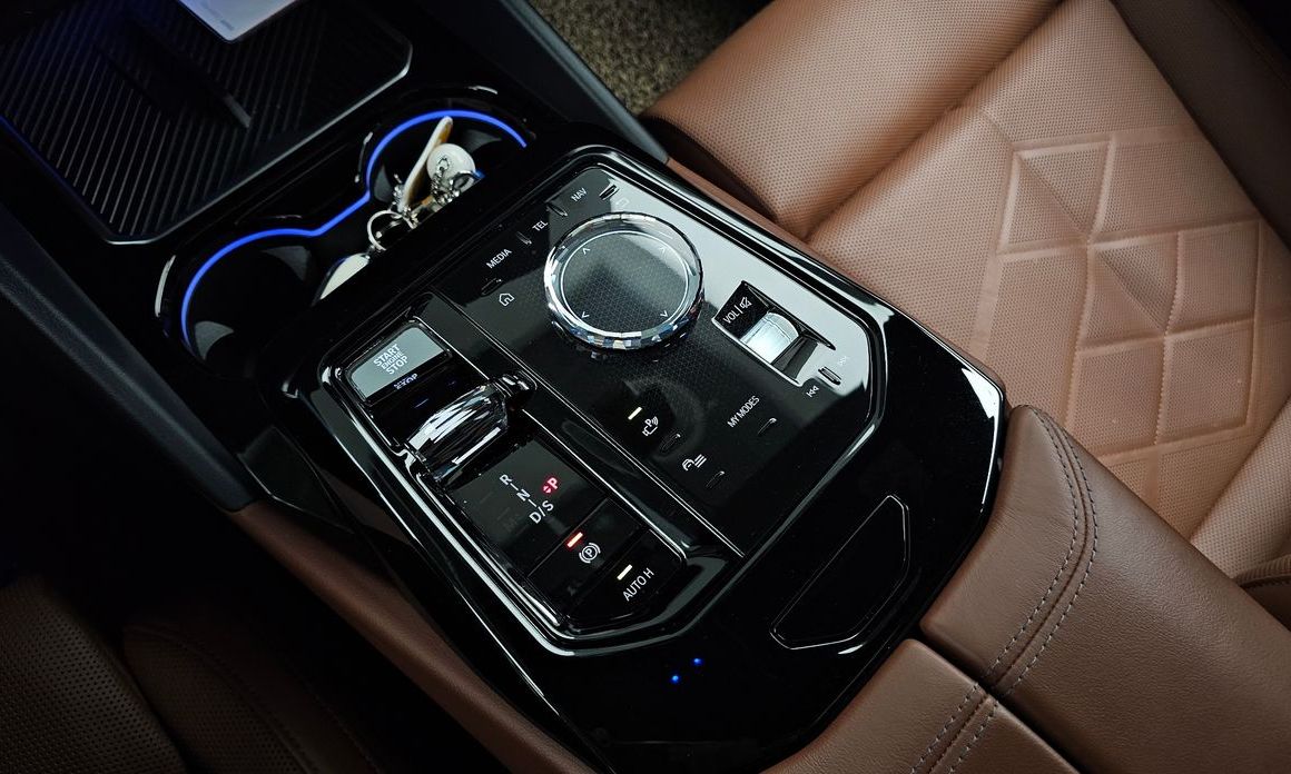 BMW 5-Series 2024