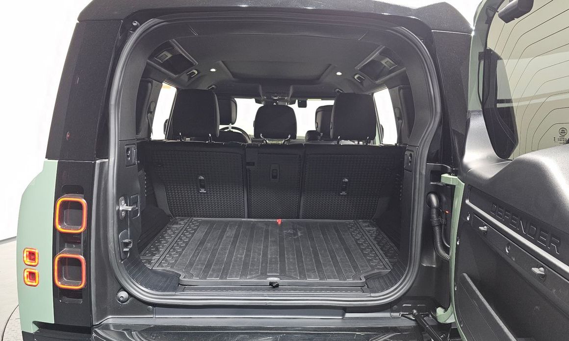 Land Rover Defender 2023