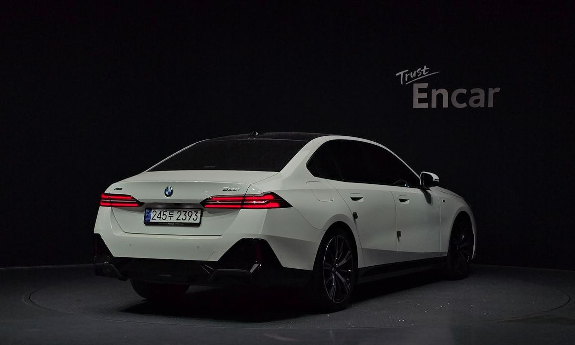 BMW 5-Series 2024