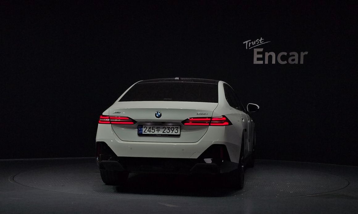 BMW 5-Series 2024