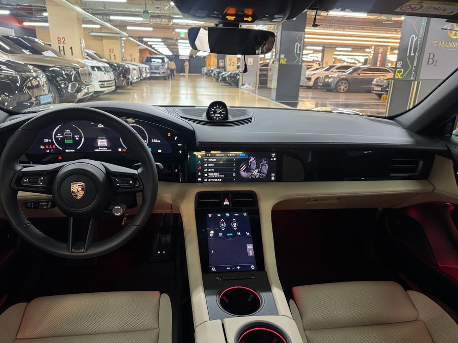 Porsche Taycan 2025