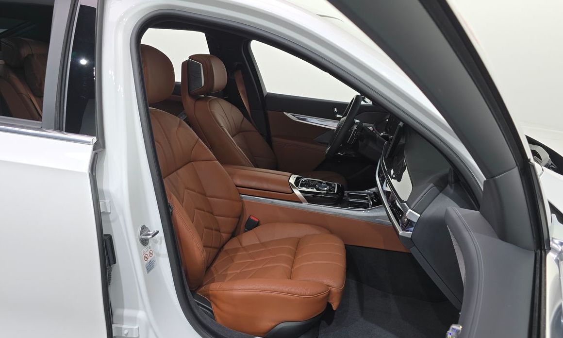 BMW 7-Series 2024