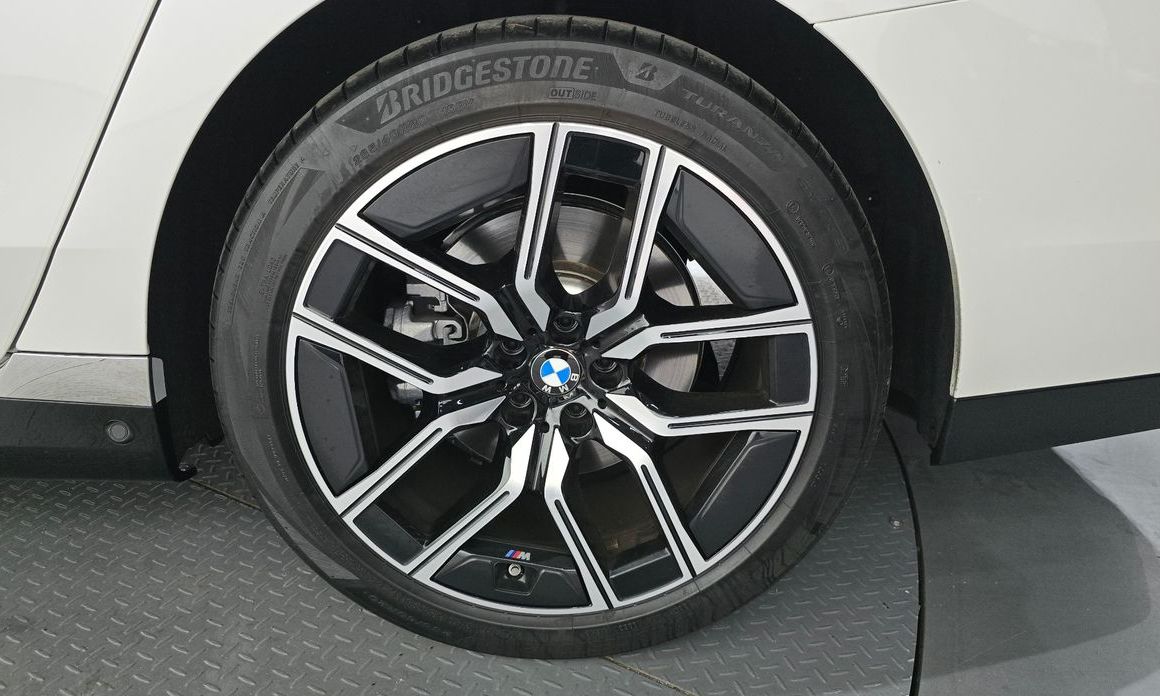 BMW 7-Series 2024