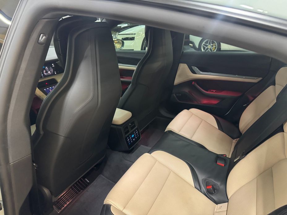 Porsche Taycan 2025